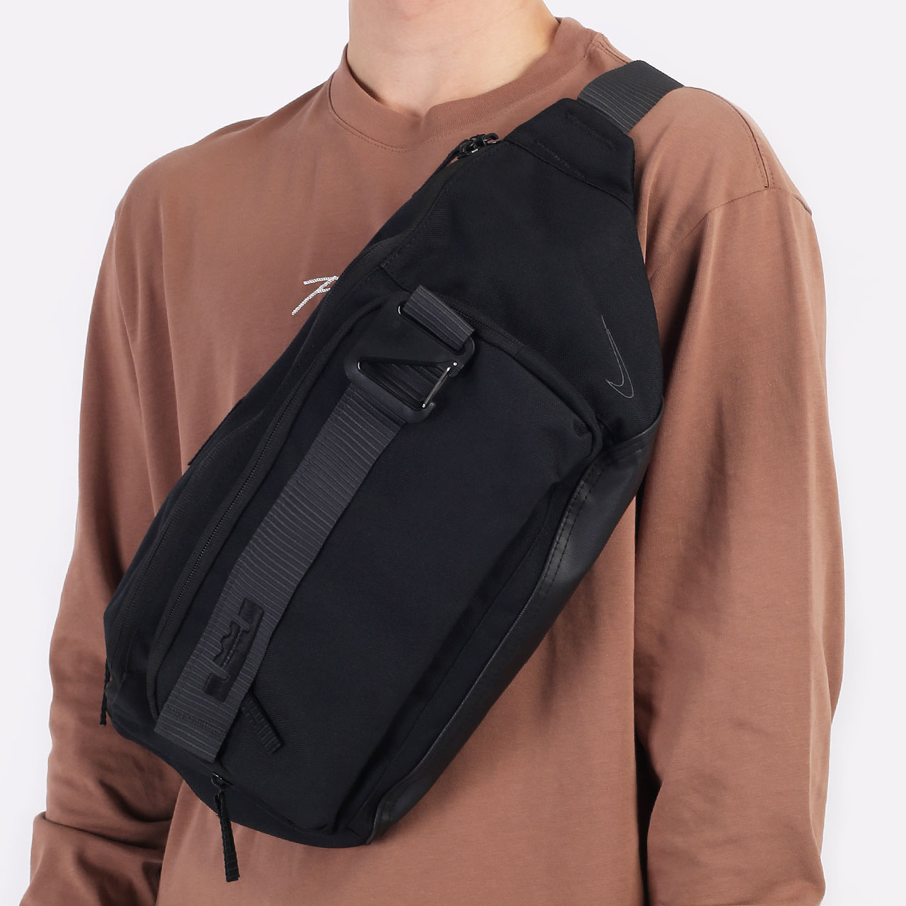  черная сумка Nike Lebron Waistpack DB2478-010 - цена, описание, фото 1